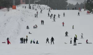 KARS (AA) – Türkiye’nin gözde kayak merkezlerinden Sarıkamış Kayak Merkezi’nde,