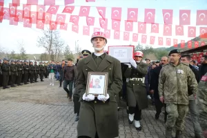 - Şehit Sözleşmeli Er Emrullah Gülmez'in naaşı ise Göksun ilçesinde