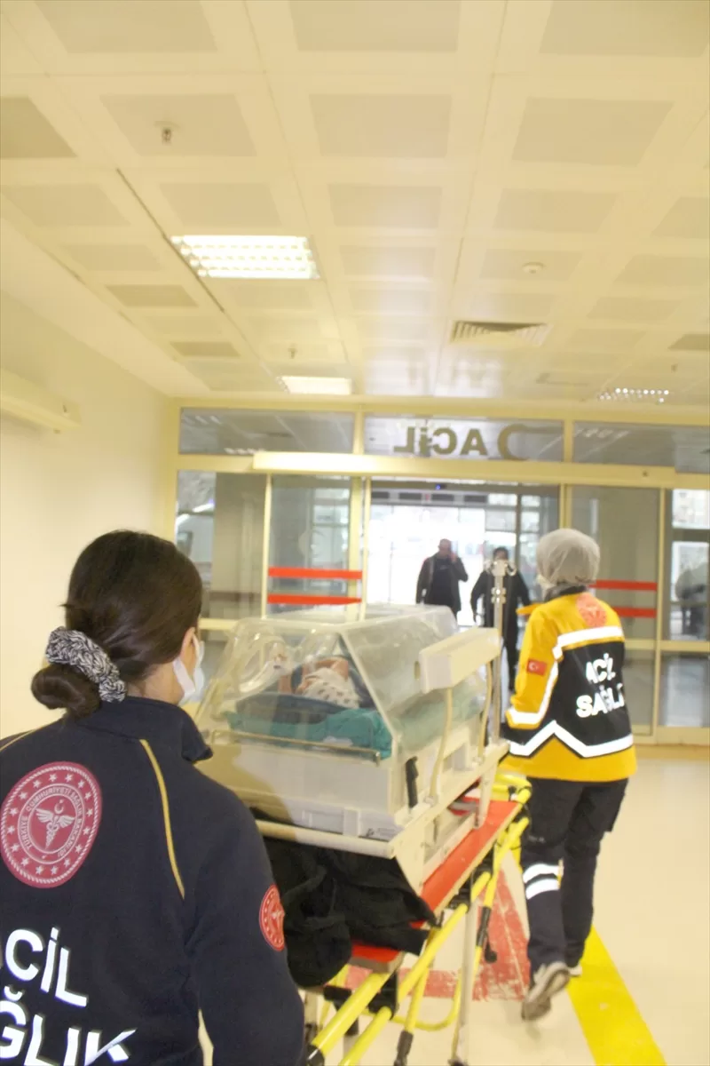 Siirt'te kalp yetmezliği olan bebek ambulans uçakla Konya'ya sevk edildi