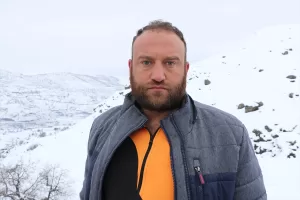 SİRT (AA) – Siirt'in Şirvan ilçesinde kar nedeniyle yiyecek bulmakta