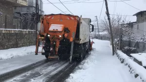 ŞIRNAK (AA) – Şırnak ve Siirt’te kar nedeniyle 15 yerleşim