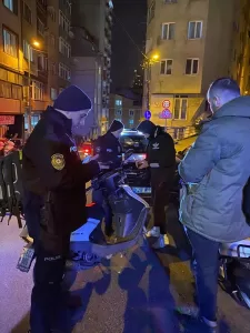 İSTANBUL (AA) – Şişli'de, polis tarafından yapılan dar alan uygulamasında