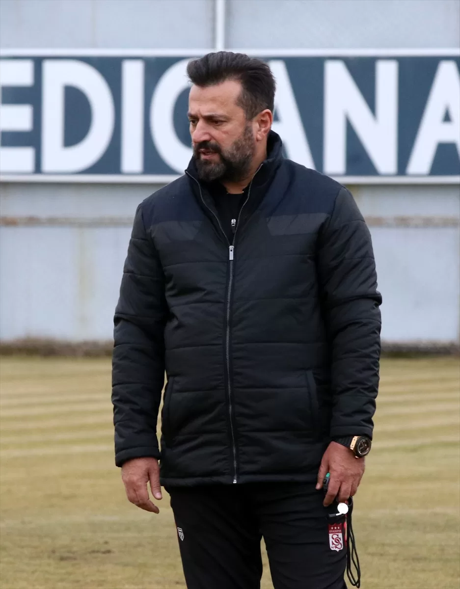 Sivasspor'un yeni teknik direktörü Bülent Uygun, galibiyetle başlamak istiyor: