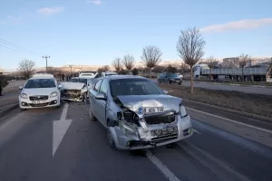 SİVAS (AA) – Sivas'ta 10 aracın karıştığı zincirleme trafik kazasında