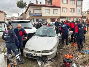 SİVAS (AA) – Sivas'ta kargo minibüsü ile otomobilin çarpışması sonucu