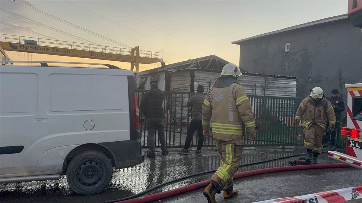 Sultanbeyli'de işçilerin kaldığı konteynerde çıkan yangında 3 kişi hayatını kaybetti