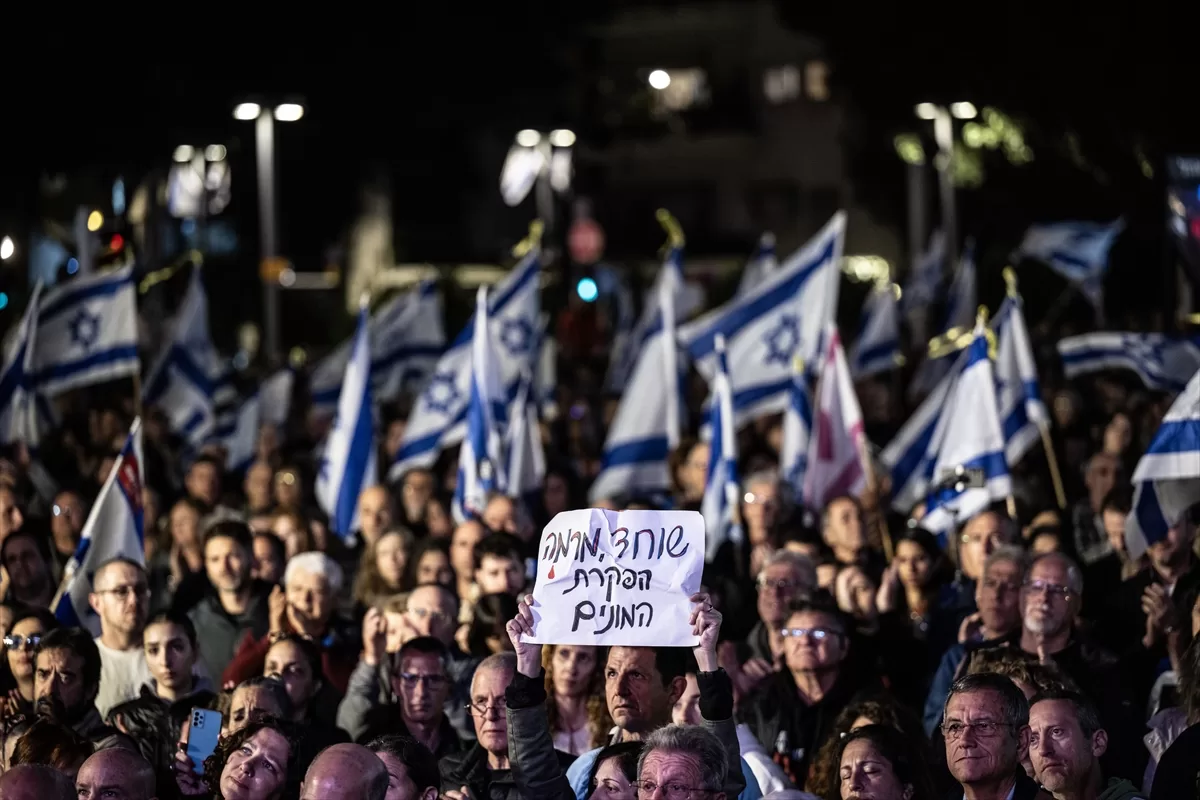 Tel Aviv'de binlerce kişi Netanyahu'nun görevden alınması ve erken seçim talebiyle gösteri düzenledi