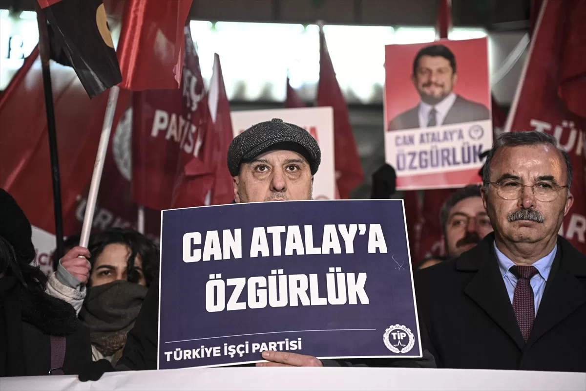 TİP üyeleri Can Atalay’ın milletvekilliğinin düşürülmesini protesto etti