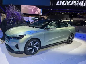 - CES'te, teknoloji ve doğayı birleştirdiği sembolik "ekosistem ağacı"nın altında