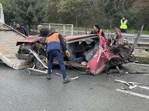 TRABZON (AA) – Trabzon'un Sürmene ilçesinde otomobilin bariyerlere çarpması sonucu