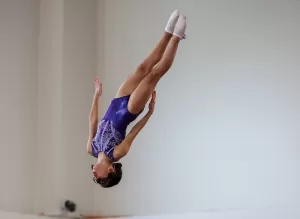 İZMİR (AA) – Trampolin Cimnastik Türkiye Şampiyonası, ilk gün mücadeleleriyle