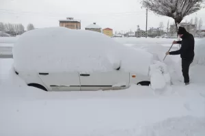 HAKKARİ (AA) – Hakkari'nin Yüksekova ilçesinde dünden bu yana etkili