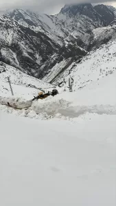 HAKKARİ (AA) – Hakkari'nin Yüksekova ilçesindeki Dağlıca bölgesinde yol açma