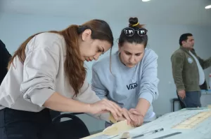 HAKKARİ (AA) – Hakkari'nin Yüksekova ilçesinde model uçak kursuna katılan