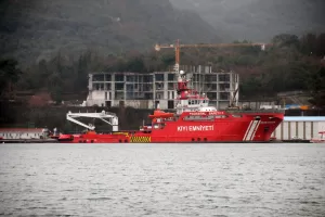 - Batık geminin enkazını kaldırma çalışmalarına olumsuz hava şartları nedeniyle