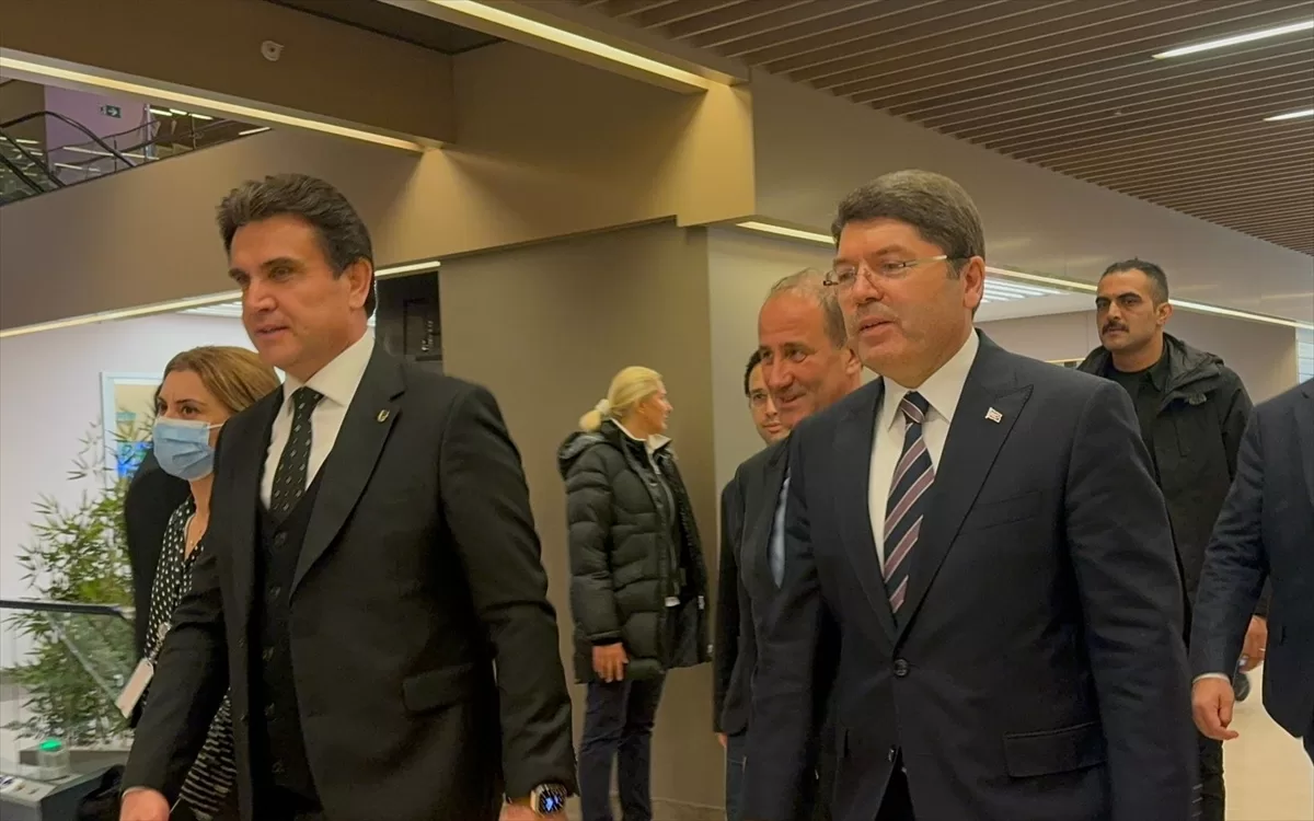 Adalet Bakanı Tunç, İstanbul Adliyesine yönelik terör saldırısında yaralanan polisleri ziyaret etti