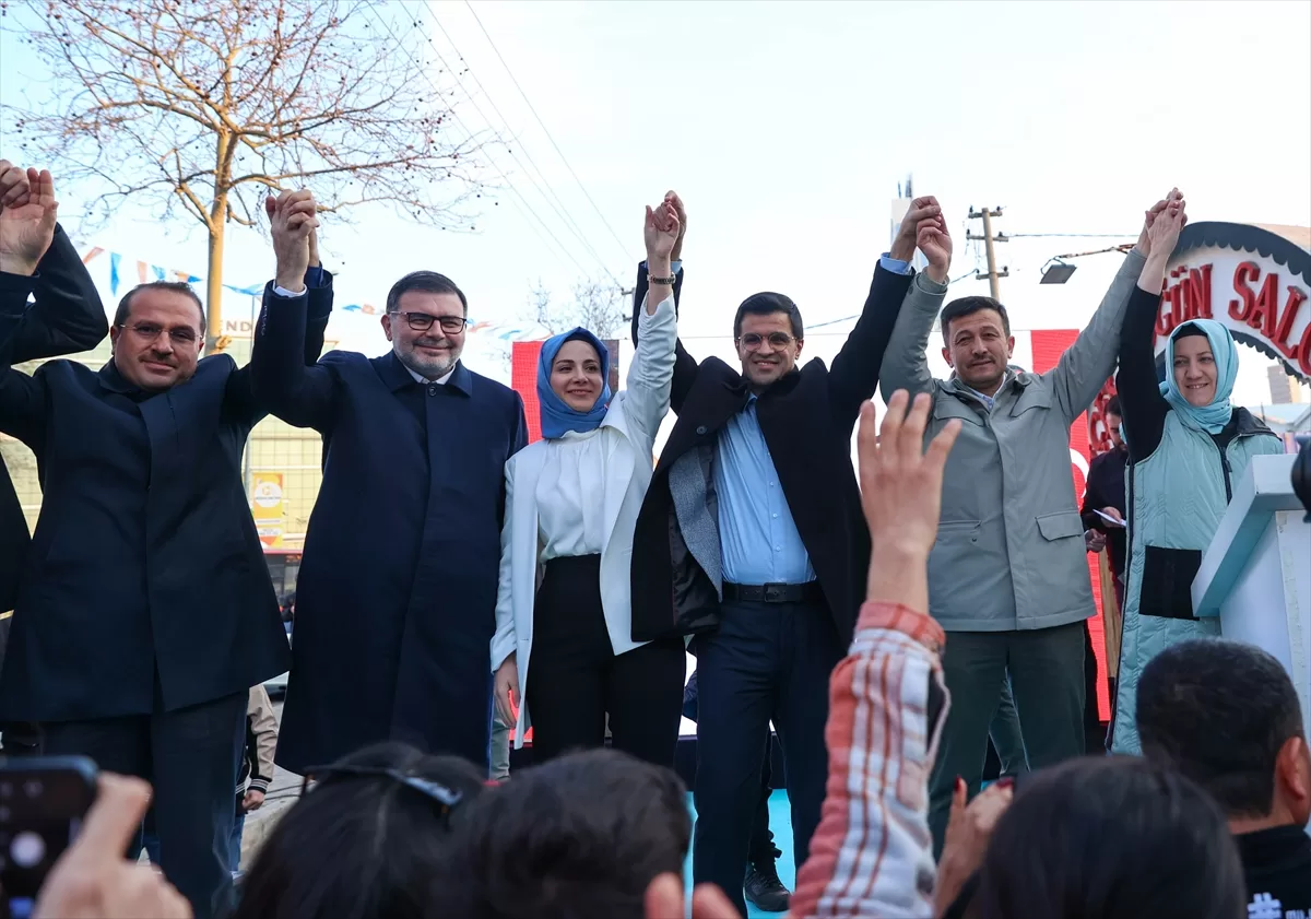 AK Parti'li Dağ, Bayraklı Seçim Koordinasyon Merkezi'nin açılışına katıldı