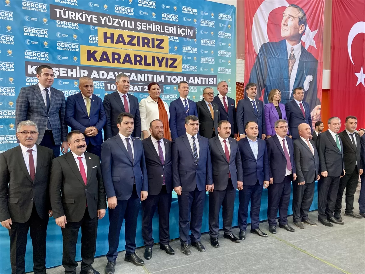 AK Parti'li Şahin, Kırşehir'de belediye başkan adayları tanıtım programında konuştu: