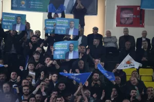 - "Biz hizmet etmeyi hizmetkar olmayı Allah'ın bir lütfu olarak