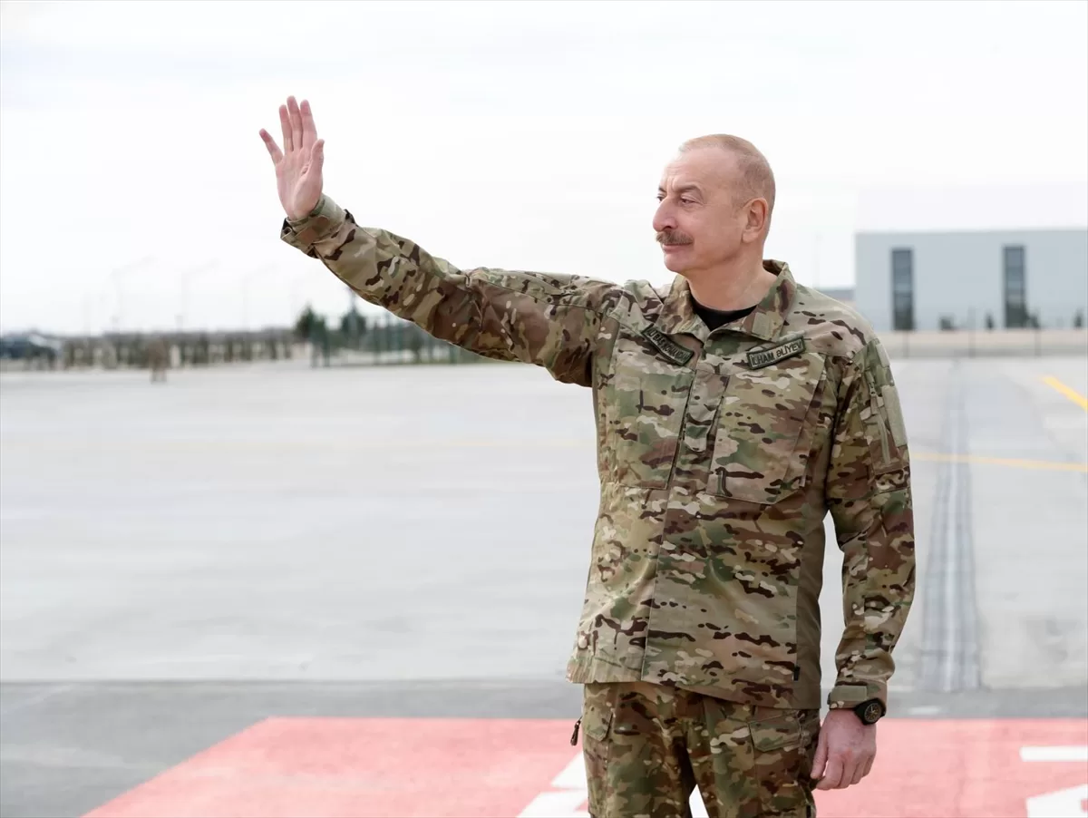 Aliyev, Azerbaycan'ın aldığı Akıncı TİHA'ların uçuşunu Selçuk Bayraktar ile izledi