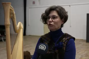 PRİŞTİNE (AA) – Türkiye'nin önde gelen arp sanatçılarından Şirin Pancaroğlu,