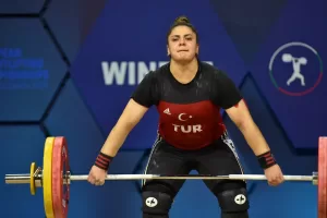 - Milli kadın haltercilerden +87 kiloda Fatmagül Çevik, koparmada 107
