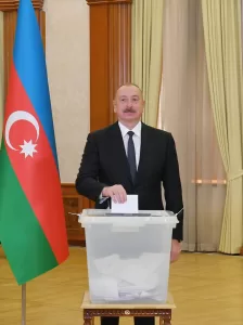 BAKÜ (AA) – Azerbaycan Cumhurbaşkanı İlham Aliyev, erken cumhurbaşkanı seçiminde