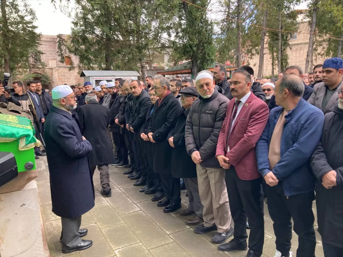 Bakan Özhaseki, Kayseri'de cenaze törenine katıldı