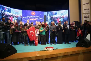 - "Şu anda başlayıp devam eden, bitme aşamasına gelen, şimdi