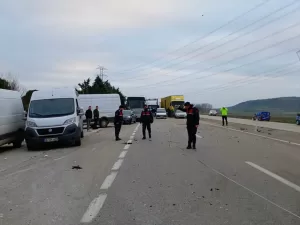 BALIKESİR (AA) – Balıkesir'de otomobilin kamyonete arkadan çarpması sonucu 1