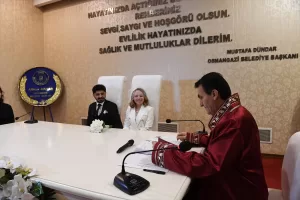 BURSA (AA) – Bursa'nın Osmangazi ilçesinde, 14 Şubat Sevgililer Günü'nde