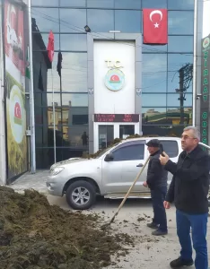 BURSA (AA) – Bursa'nın Yenişehir ilçesinde bir çiftçi, emekli olamamasında