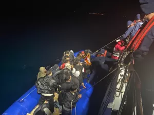 ÇANAKKALE (AA) – Çanakkale'nin Ayvacık ilçesi açıklarında 19'u çocuk 46