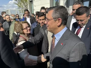 - Eski CHP Serik İlçe Başkanı İbrahim Demir, havalimanındaki karşılamada