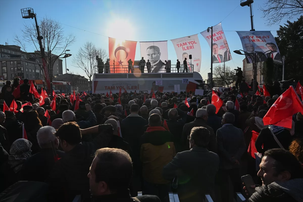 CHP Genel Başkanı Özel, Sultangazi'deki Halk Buluşması'nda konuştu: