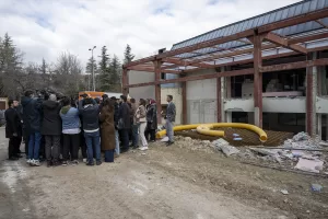 - "5 yılda buz pateni tamiratını yapıp bitiremeyen bir büyükşehir