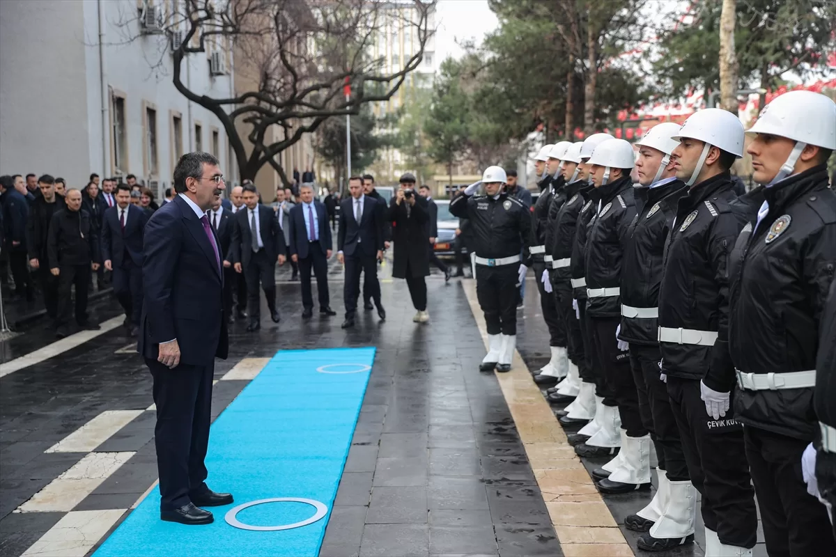 Cumhurbaşkanı Yardımcısı Yılmaz Diyarbakır Valiliğini ziyaret etti