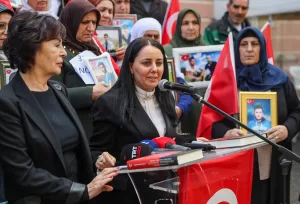 DİYARBAKIR (AA) – Diyarbakır anneleri, dağa kaçırılan çocukları için HDP