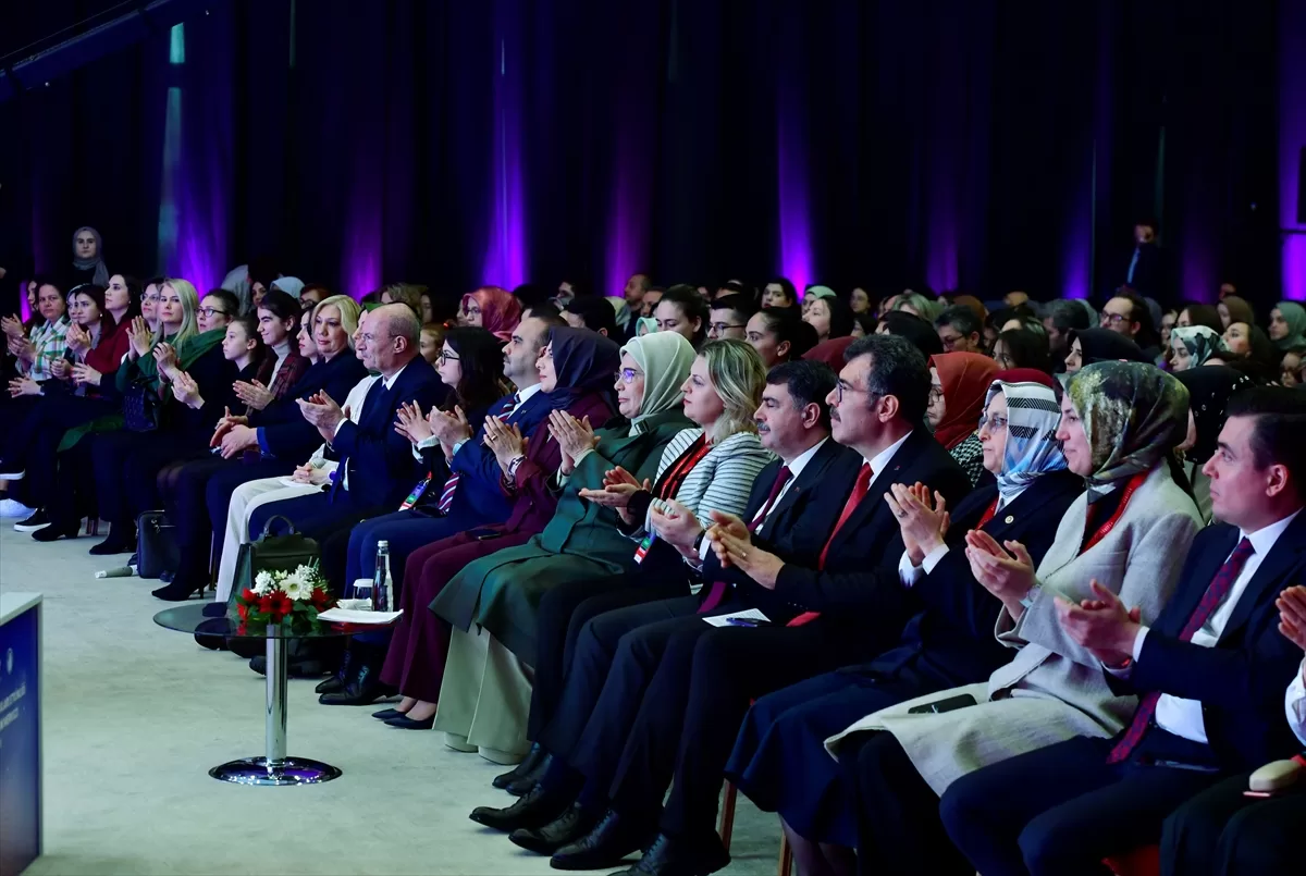 Emine Erdoğan, Altındağ'da yazar Alev Alatlı'nın adı verilen bilim merkezinin açılışını yaptı: