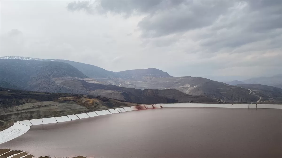 GÜNCELLEME 2 – Erzincan'da altın madeninin yığın liç alanında toprak kayması meydana geldi