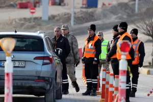 ERZİNCAN (AA) – Erzincan'ın İliç ilçesinde maden ocağındaki heyelanda toprak