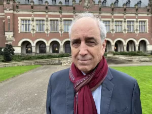 - "Uluslararası Adalet Divanının insan hakları ihlallerinin birikimine dayanarak İsrail'in