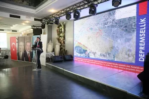 - "Kentsel dönüşümü bekleyen 40 hektar alanımız var. Bu alanlarda