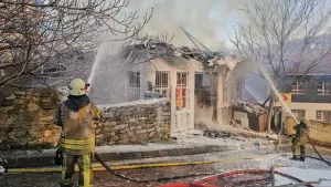 İSTANBUL (AA) – İstanbul Eyüpsultan'da tek katlı ahşap ev çıkan