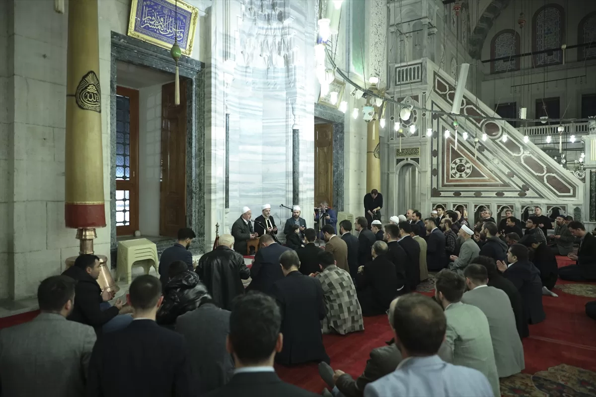 Fatih Erbakan, babasının Kur'an-ı Kerim tilaveti ve dua programına katıldı