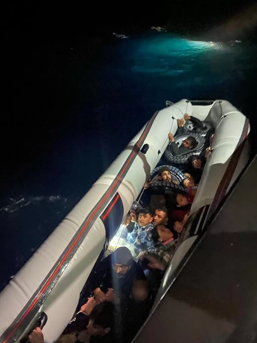 Fethiye açıklarında 14 düzensiz göçmen kurtarıldı