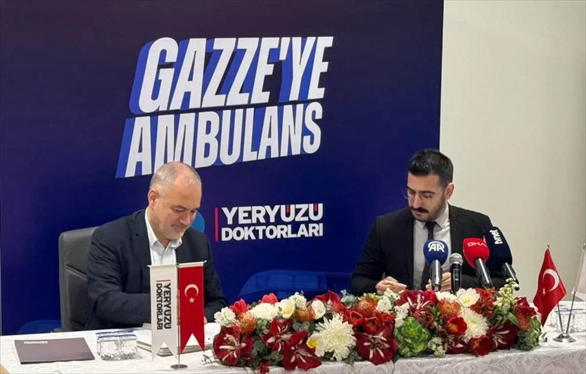 Filistin'e destek için toplanan bağışlarla alınan iki ambulans Gazze'ye uğurlandı