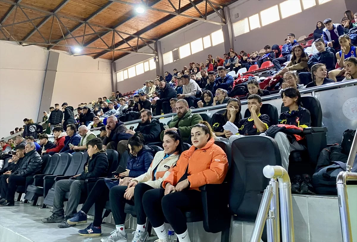 Gençler, 23 Yaş Altı ve Elit Büyükler Muaythai Bölge Şampiyonası Kırşehir’de başladı