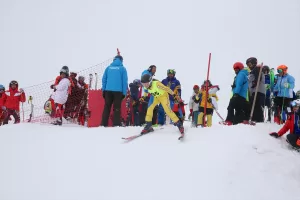 HAKKARİ (AA) – Türkiye Kayak Federasyonu tarafından düzenlenen Alp Disiplini