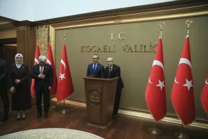 KOCAELİ (AA) – Hazine ve Maliye Bakanı Mehmet Şimşek, Kocaeli'de